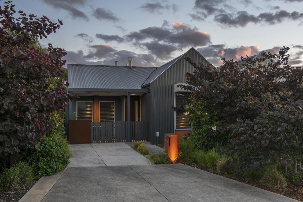 Mews Cottages Gisborne Exteriör bild